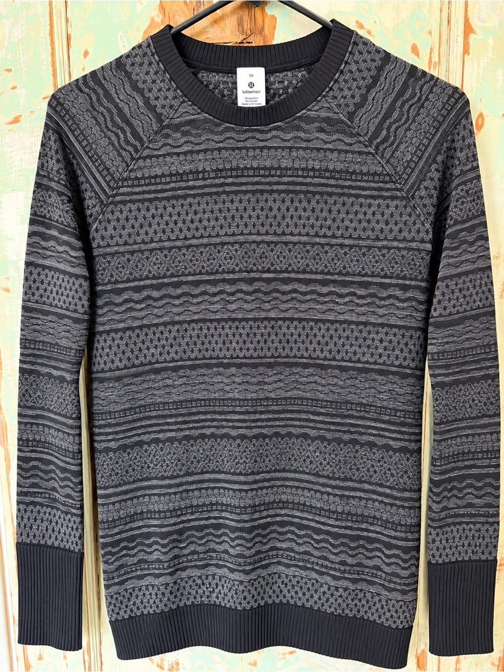 Lululemon Size 10 Black Gray Jacquard Long Sleeve Pullover base layer